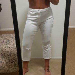 Loft kick crop in off white